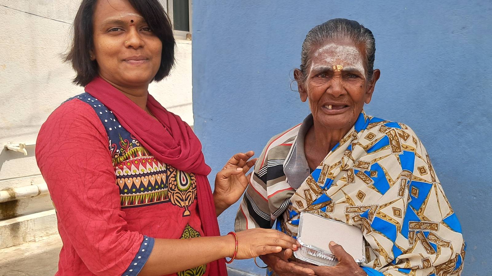 Providing Nutritious Lunch to abounded Elder